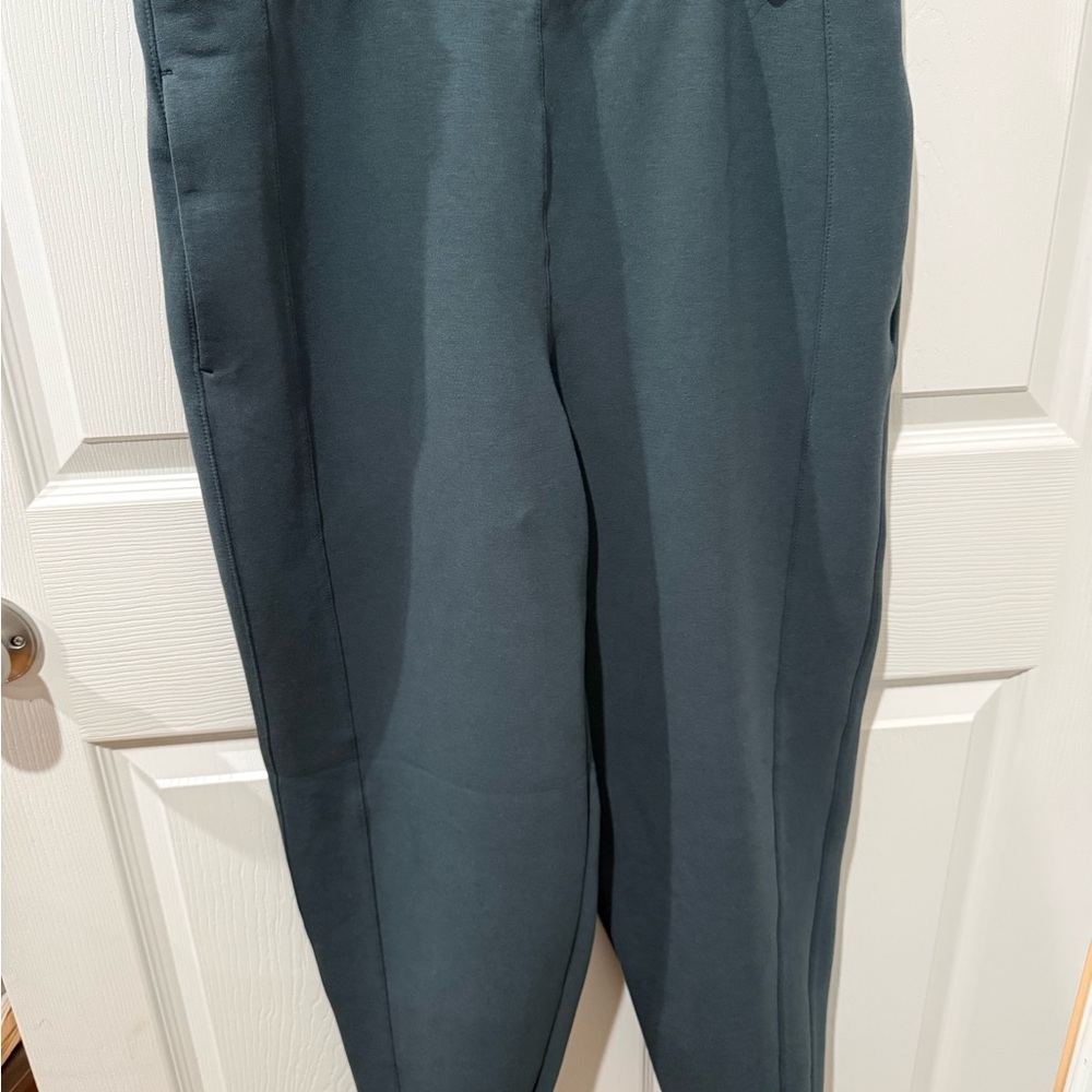 Nike 24.7 Forest Green Pants Women’s Large